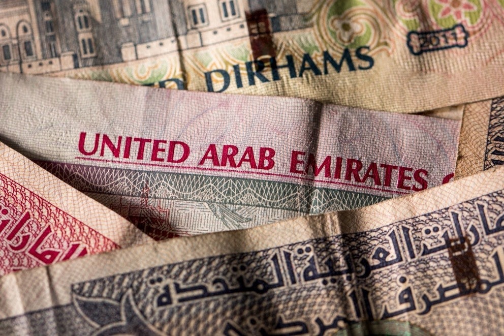 Selling dollars to dirhams Selling dollars to dirhams